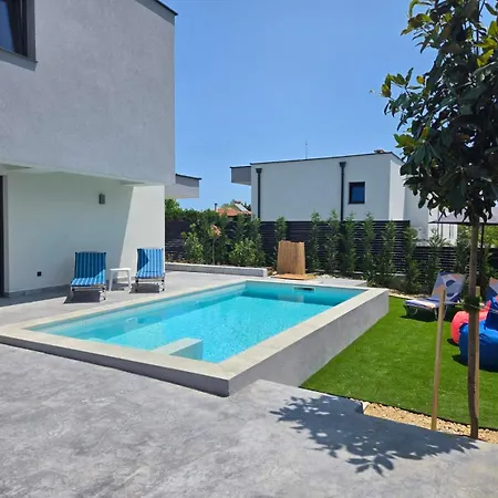 Cadaques, Private Pool With Heating And Salt Water Łozenec