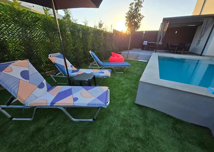 Cadaques, Private Pool With Heating And Salt Water Лозенец