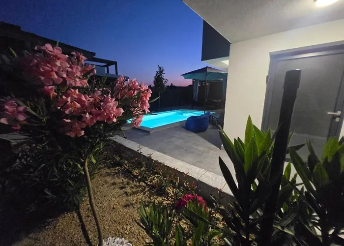 Cadaques, Private Pool With Heating And Salt Water Лозенец