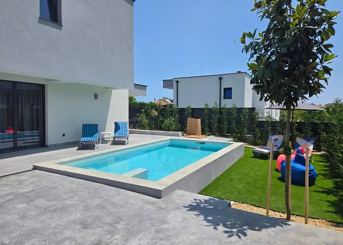 Cadaques, Private Pool With Heating And Salt Water Лозенец